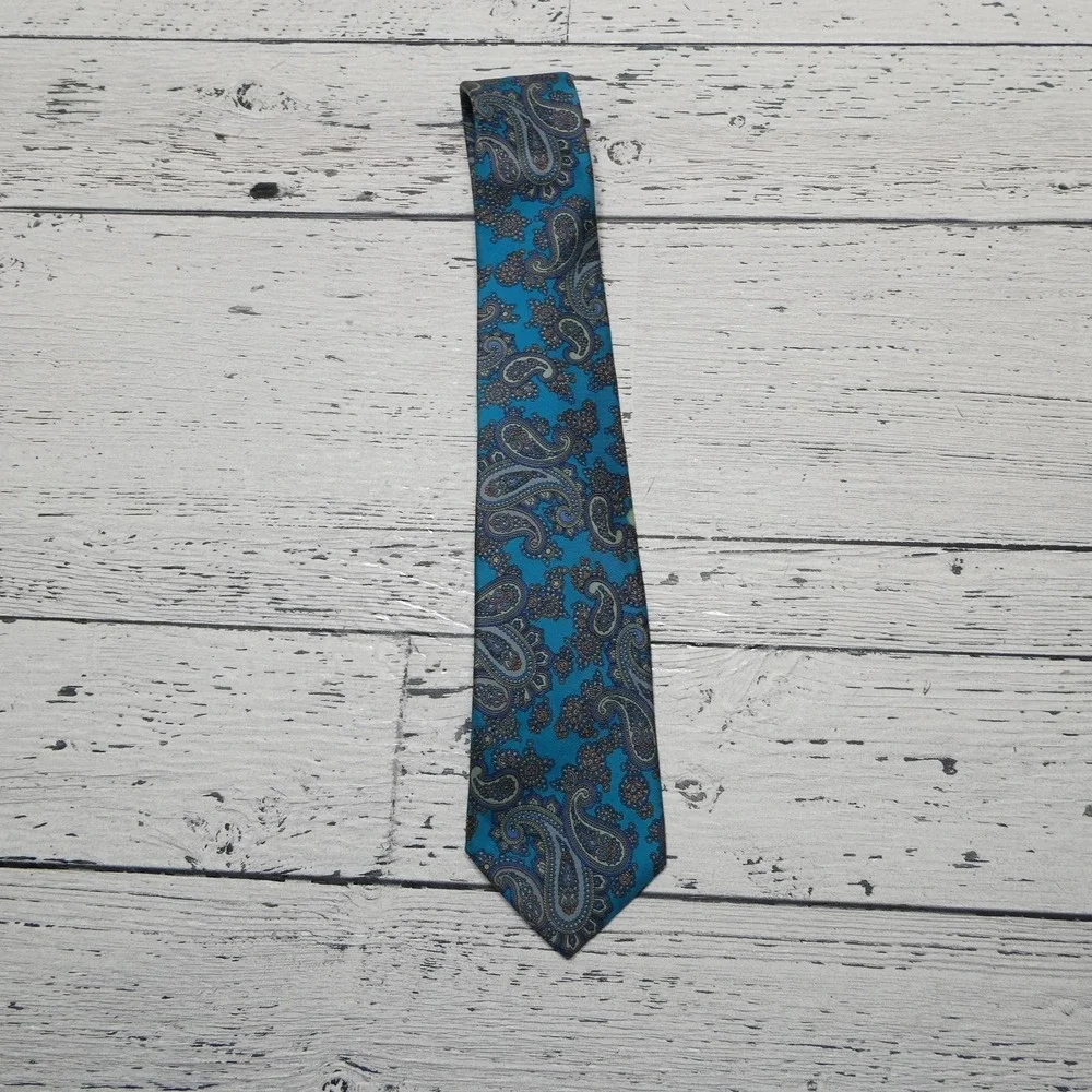 Surrey Sophisticates Tie Mens One Size Blue Paisley 100% Silk Woven Classic